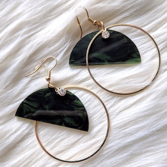 Jewelry - Nwt Marbled Drop Hoop earrings